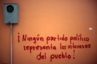 20250603. Tuxtla. AED de la Sección 40 de los maestros realiza pintas en el edificio de esta seccional en la capital del estado de Chiapas.