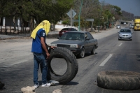 20240322. Tuxtla. Maestros de Chiapas bloquean las entradas de la capital de Chiapas para exigir cumplimientos de las demandas laborales y abrogación de las reformas educativas