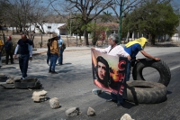 20240322. Tuxtla. Maestros de Chiapas bloquean las entradas de la capital de Chiapas para exigir cumplimientos de las demandas laborales y abrogación de las reformas educativas