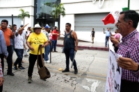 20240519. Tuxtla. Maestros dela CNTE en paro confrontan a la manifestación de simpatizantes de Xóchitl Gálvez durante la marcha de Marea Rosa
