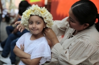 20260405. Chiapa de Corzo. Los Chamales, las ofrendas de flores son llevadas durante el Via-Crucis  hacia la iglesia de Santo Domingo.
