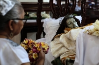 20260405. Chiapa de Corzo. Los Chamales, las ofrendas de flores son llevadas durante el Via-Crucis  hacia la iglesia de Santo Domingo.
