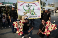 20260501. Tuxtla. Los Hojeros de La Santa Cruz de Terán se reúnen para llevar La Espadaña a la iglesia de la comunidad esta mañana.