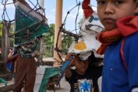 20260810. Chiapa de Corzo. Los Disfrazados bailan y dan vueltas alrededor de la pequeña iglesia ubicada en el cerro pedregoso que le da nombre a la comunidad de Nucatili