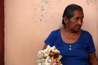 20240324. Tuxtla. Entre flores de Ziquete y Primavera, Ramos de Palmas, los artesanos tsentales y zoques ofrecen las ofrendas para las celebraciones tradicionales en los mercados públicos del Barrio del Calvario en centro de la capital de Chiapas