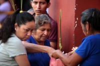 20240324. Tuxtla. Entre flores de Ziquete y Primavera, Ramos de Palmas, los artesanos tsentales y zoques ofrecen las ofrendas para las celebraciones tradicionales en los mercados públicos del Barrio del Calvario en centro de la capital de Chiapas