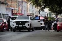 20250410. Tuxtla. Fuerte movilización policiaca en el lado poniente de la ciudad. Varios detenidos en casa-habitación en la 7ª poniente.