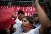 20240621. Tuxtla. Trabajadores del Cecytech se manifiestan en el Congreso de Chiapas.