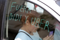 20240509. Tuxtla. Taxistas concesionados protestan este medio día en contra de las plataformas digitales de transporte urbano en la capital de Chiapas.