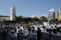 20250116. Tuxtla. Galleros y carreros realizan una protesta este medio día para evitar que se prohíban las carreras de caballos y el juego de gallos en Chiapas.