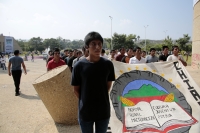 202512017. Tuxtla. Estudiantes normalistas protestan durante el informe de gobierno de Eduardo Ramírez