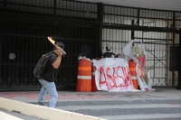 20251115. Tuxtla. Estudiantes Normalistas protestan en el edificio de la administración de Chiapas después de la Marcha de La Generación Z