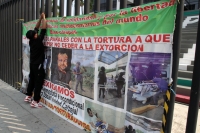 20260409. Tuxtla. Manifestaciones en la Fiscalía de Chiapas en el Libramiento Norte Oriente en Tuxtla Gutiérrez por organizaciones sociales que piden la liberación de Oscar Trinidad Carvajal detenido en Tapachula.