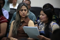 20251118. Tuxtla. Juan Hernández (CI74) y los representantes del Congreso Indígena entregan el documento de acuerdos ante la LXVIII Legislatura de Chiapas.
