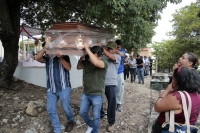 20251025. Tuxtla. José Manuel, hijo de una Madre Buscadora es llevado al panteón ejidal al oriente de la ciudad después de ser localizado en el SEMEFO de la capital de Chiapas. 20251025. Tuxtla. José Manuel, hijo de una Madre Buscadora es llevado al panteón ejidal al oriente de la ciudad después de ser localizado en el SEMEFO de la capital de Chiapas.