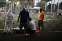 20260710. Tuxtla. Una persona fallece mientras jugaba una cascarita en las canchas de fútbol en la Xamaipak.
