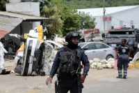 20250715. Tuxtla. Volteo pierde los frenos en el crucero de San Fernando golpeando autos policiacos y particulares.