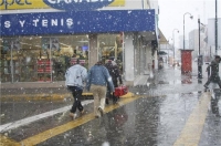 Está nevando ahorita en Juárez, lleva 7 horas seguidas, fotos de Josué Serna. Fotos baja resolución.