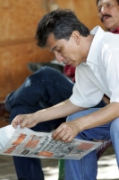 Tuxtla Gutiérrez. 7 de diciembre. A pesar de la orden “superior” de que las publicaciones no oficiales y críticas no sean vendidas en los puestos de periódicos ni repartidos por los voceadores, estos siguen llamando la atención de los lectores, quienes lo