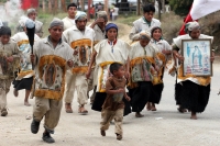 Guadalupanos Chamulas en la carretera vieja de Sancris