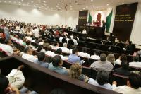 Javier Álvarez Bravo, Secretario de Educación durante su comparecencia durante la glosa de gobierno ante el Congreso del Estado, donde asisten la mayoría de los personajes que intervienen en la educación en Chiapas.