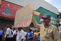 Sindicatos y organizaciones sociales marcha por al Avenida Central de esta ciudad para exigir al gobierno del estado que sean cumplidas las demandas laborales y en solidaridad a SME.