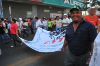 Sindicatos y organizaciones sociales marcha por al Avenida Central de esta ciudad para exigir al gobierno del estado que sean cumplidas las demandas laborales y en solidaridad a SME.