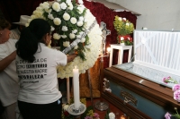 Chicomuselo, 28 de noviembre. Este sábado se realizó la velación de cuerpo de don Mariano Abarca Roblero, perteneciente a la REMA Red Mexicana de Afectados por la Minería quien fuera ejecutado en las afueras de su domicilio en Chicomuselo. Según informant