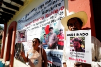 Organizaciones sociales que protestan en contra de las empresas mineras canadienses en Chiapas, se manifestaron en la ciudad de San Cristóbal de las Casas para tratar de entrevistarse con la Gobernadora General de Canadá durante su visita a este estado de