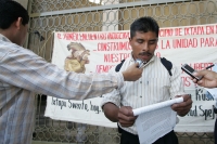 Tuxtla Gutiérrez. 7 de diciembre. La Organización Sek´lumal Indigena´Getik Coordinadora Regional en la Defensa de los Derechos en los Pueblos Indígenas se manifestó este medio día en el congreso del estado para dar a conocer las demandas de carácter socia