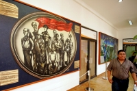 Tuxtla Gutiérrez, 7 de diciembre. La obra pictórica del maestro Manuel Suasnavar, intitulada La Capilla de Tuxtla, donde se muestran doce estampas tuxtlecas elaboradas en acrílico sobre tela, podrán ser disfrutadas o criticadas en la primera planta del ed